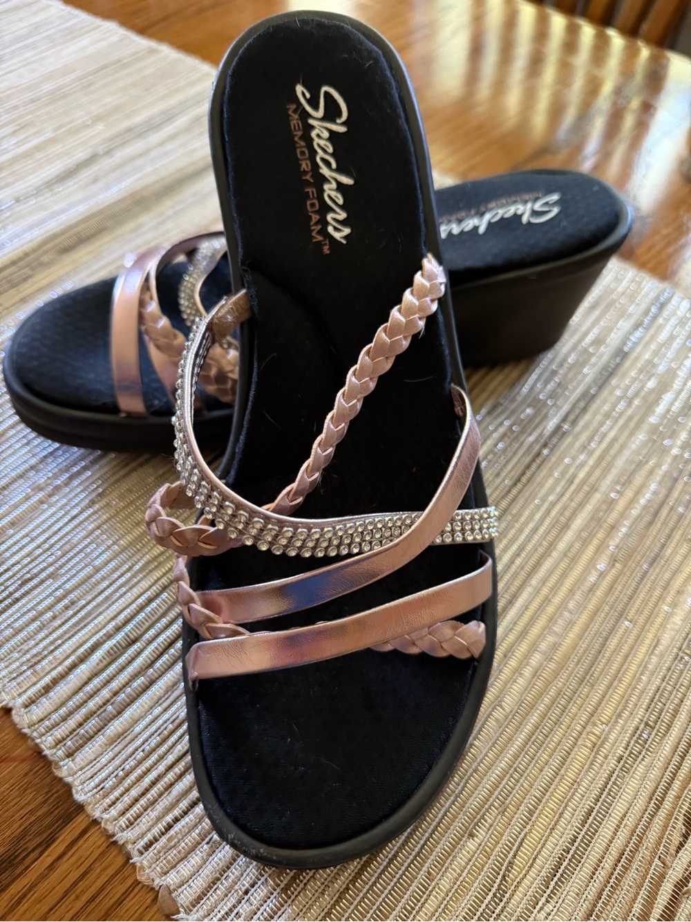 Sketchers Size 10 wedge sandals